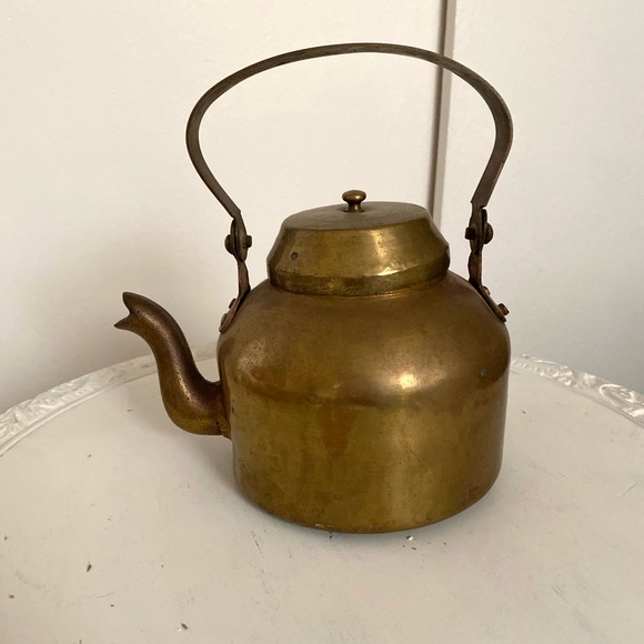 VINTAGE BRASS TEA KETTLE TEAPOT FOR DECOR PURPOSES - Picture 1 of 4